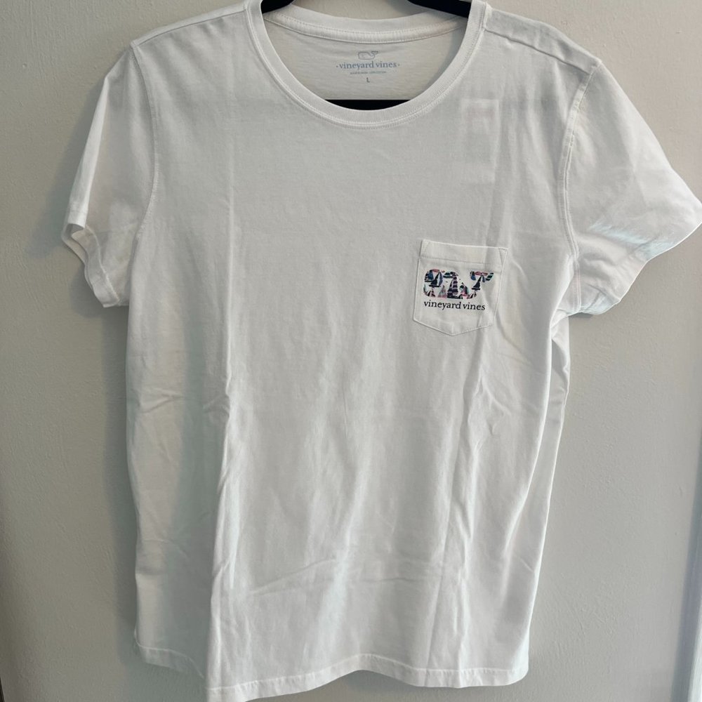 Vineyard Vines Women's Graphic T-shirt - Size Large - White